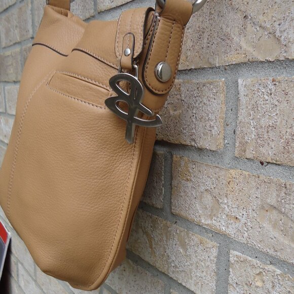 B. Makowsky designer pebble leather crossbody bag/ purse. - Picture 7 of 16